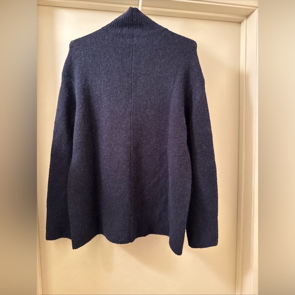 $395 Vince Turtleneck Sweater Size m Large Navy - Picture 8 of 9
